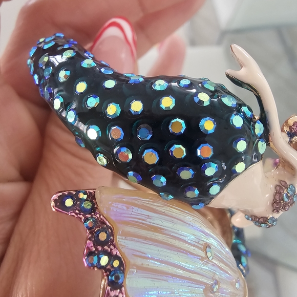 Betsey Johnson Mermaid Crystal Statement Bracelet - Blue, Pink & Gold - Picture 3 of 10